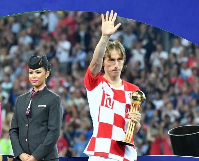 记者：弗里克不仅收获了胜利，还抓到了更衣室的“泄密者”（记者：弗里克赢球之余还揪出更衣室的“内鬼”）