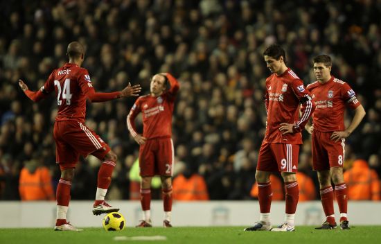 拜仁高层：南看台球迷燃放烟花破坏环境，欧足联肯定会做出处罚（拜仁管理层称南看台球迷燃放烟花扰乱环境，欧足联将予以处罚）