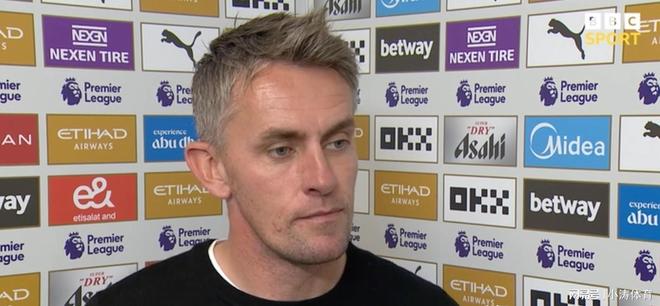 德尚在克莱枫丹问候球员：为卡马庆生、与坎特重逢（德尚抵达克莱枫丹慰问队员：为卡马庆生，重逢坎特）