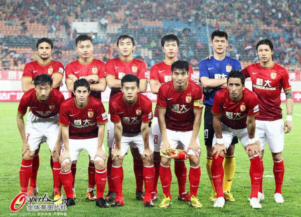 斯基拉：一家英超俱乐部询问了米兰前锋圣地亚哥的信息（斯基拉：英超球队已打听米兰前锋圣地亚哥的情况）