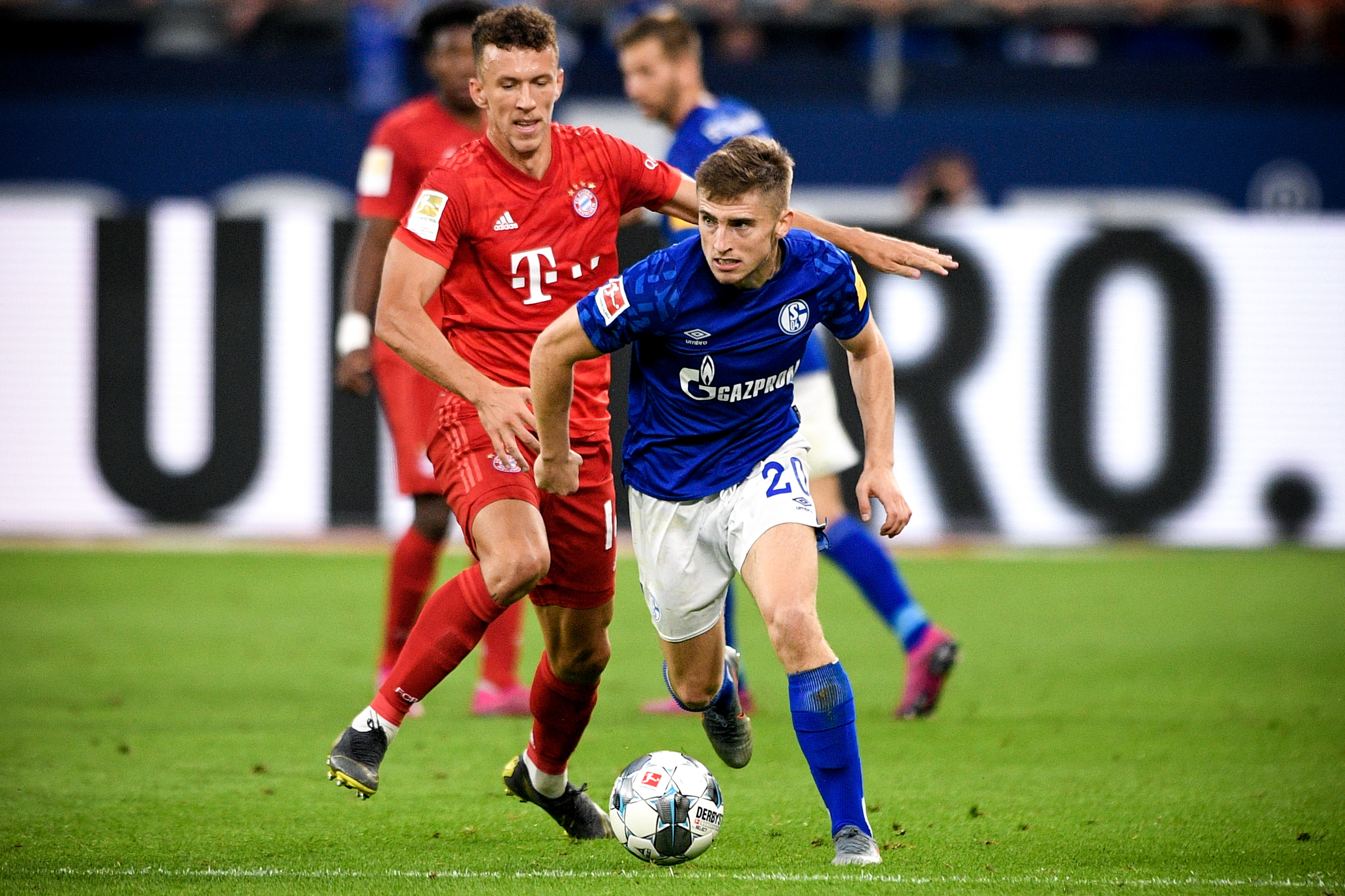 斯帕莱蒂：迪格雷戈里奥是一门；库普踢中卫就是为了参与进攻（斯帕莱蒂：迪格雷戈里奥是头号门将；让库普踢中卫是为加强进攻）