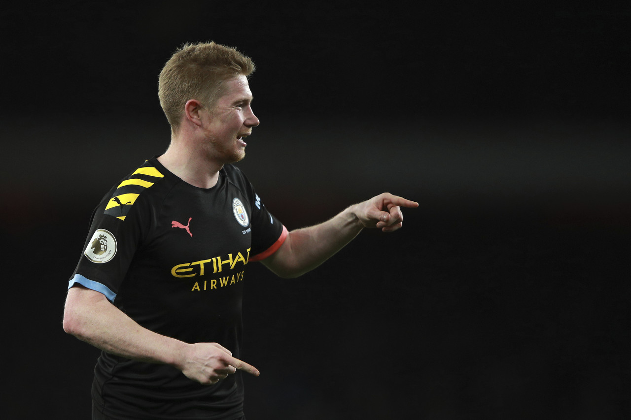 世体：埃里克-加西亚将戴面具随队出征，但弗里克不会让他首发（世体：埃里克-加西亚将戴面具随队启程，弗里克暂不安排其首发）