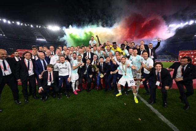 型男四连拍！📷（镜头连发四张，型男出镜！📷）